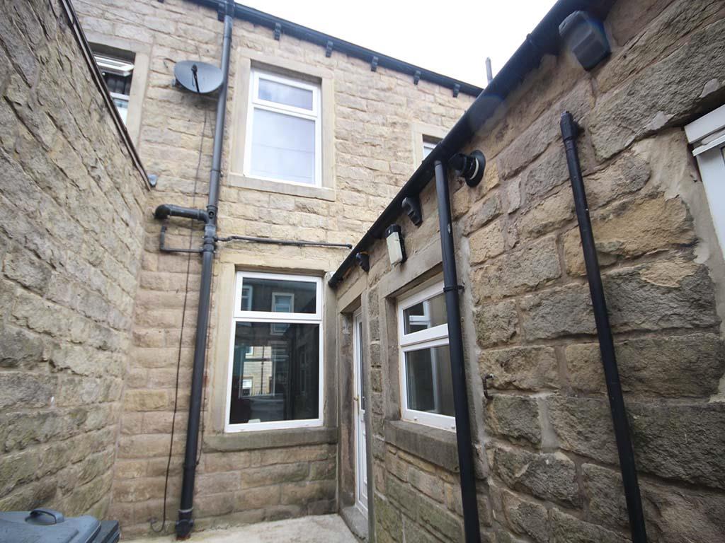 3 bedroom mid terrace house To Let in Barnoldswick - IMG_6878.jpg